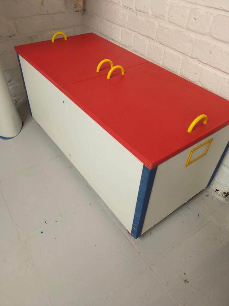 Grand coffre à jouets avec roulettes vintage années 90
