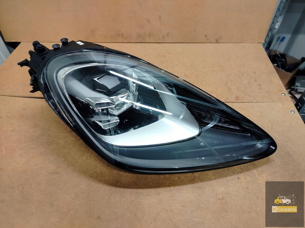 9Y0.941.034.T, Phare avant droit Full LED pour Porsche Cayen, Porscheplatz 1
70435  Stuttgart, DE, Porsche, Info@porsche.de, Utilisé