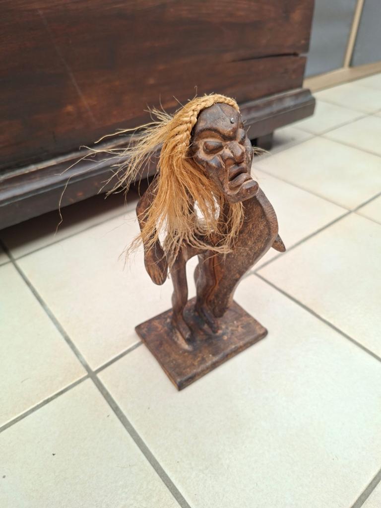 Houten afrikaanse geestenverjager. 23cm, Ophalen, 20 - 50 cm, Op sokkel, Beeld