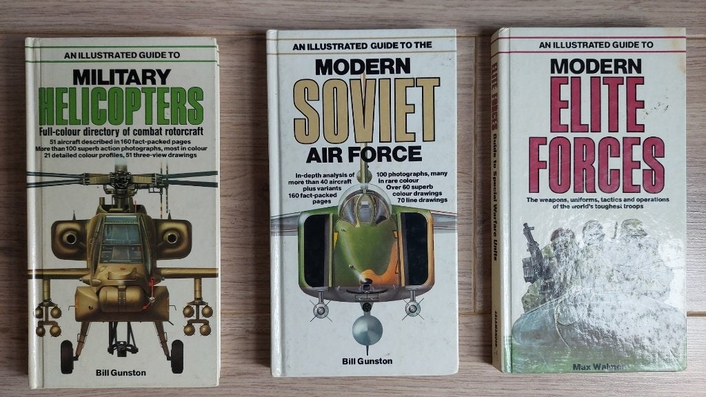 3 boeken Soviet Air Force, helicopters, Special Forces, Ophalen of Verzenden, Gelezen