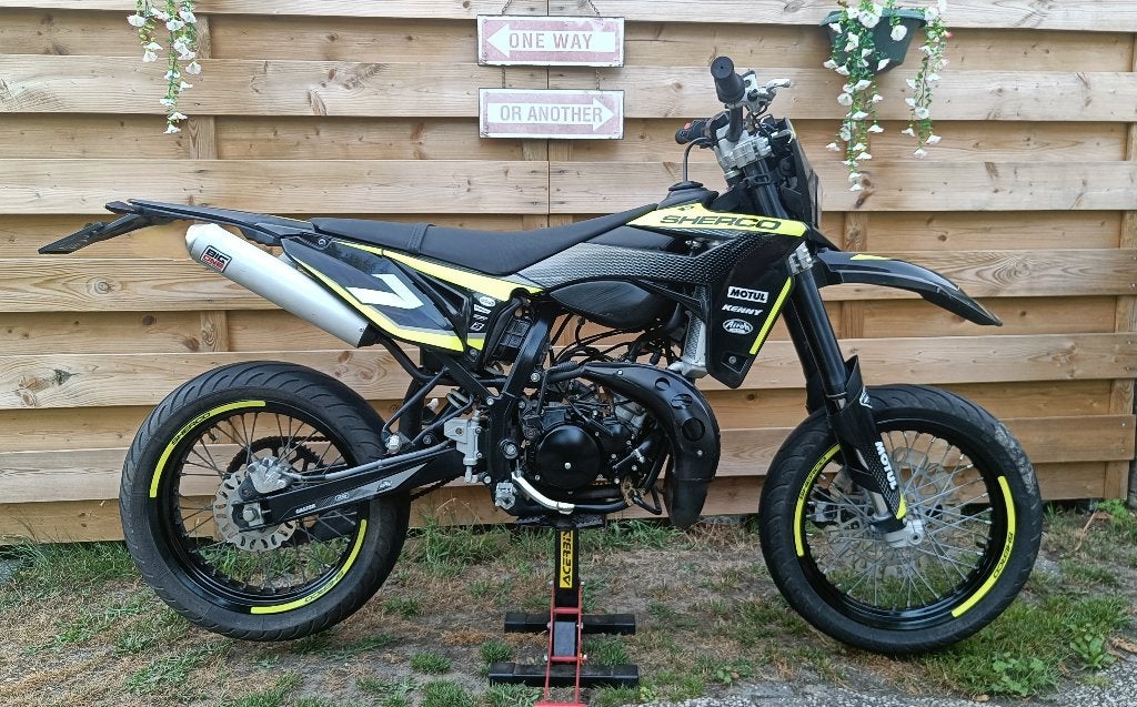 Sherco RS 50 Zeer mooie SM-RS50 7500km Silver Edition Nr.7, Fietsen en Brommers, 6 versnellingen, Zo goed als nieuw, 50 cc, Ophalen