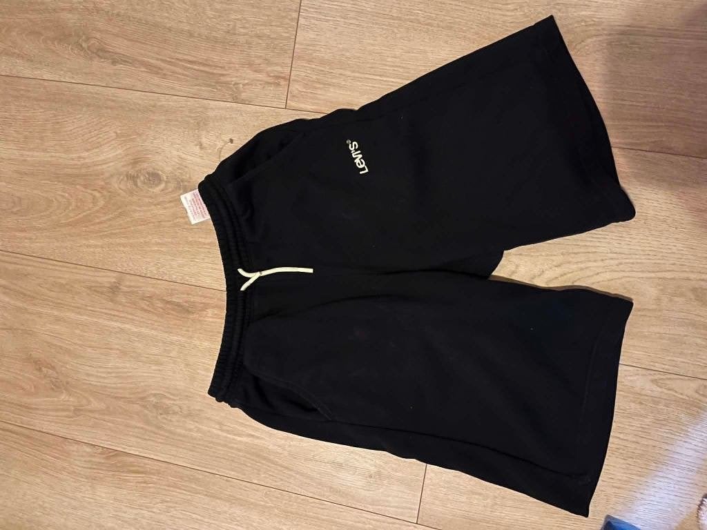 short zwart levis 164, Enfants & Bébés, Vêtements enfant | Taille 164, Pantalon, Garçon, Enlèvement ou Envoi, Utilisé