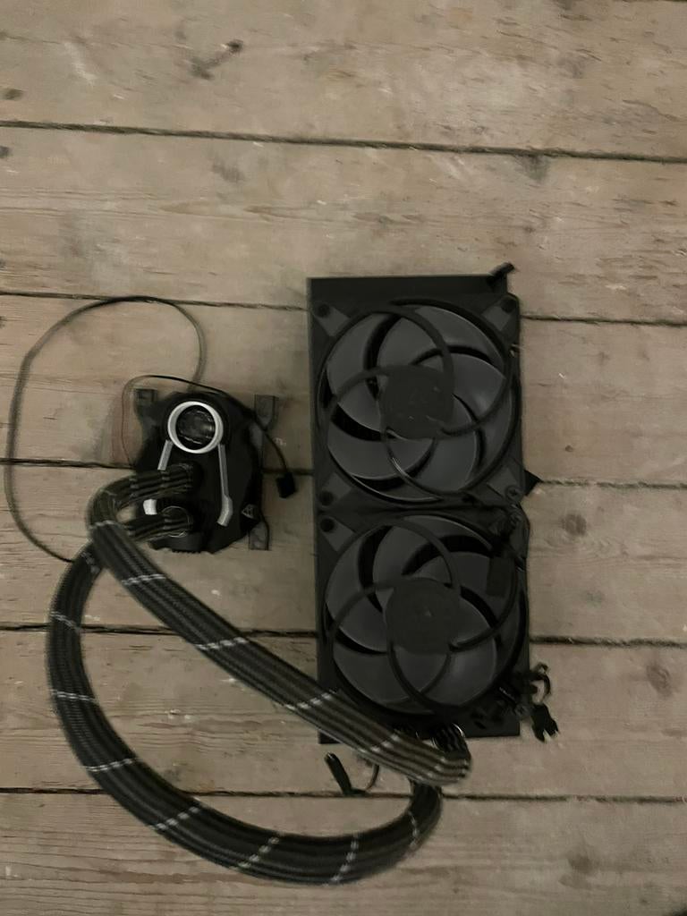 Aio Arctic Liquid Freezer II 240, Computers en Software, Computerkoelers, Ophalen, Zo goed als nieuw