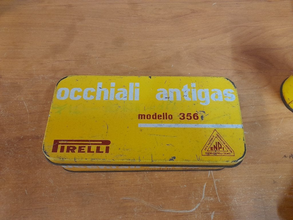 Oude lege Pirelli-doos model 356, Verzamelen, Ophalen of Verzenden, Gebruikt, Overige typen