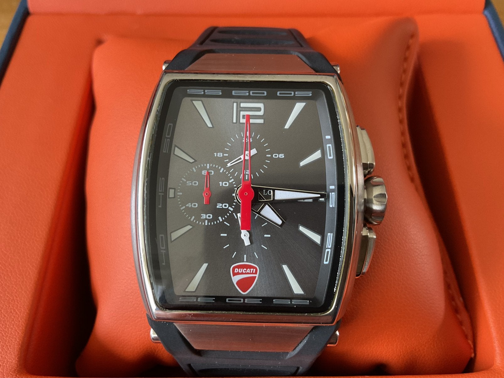 Montre Ducati en édition limitée, Bijoux, Sacs & Beauté, Montres | Hommes, Autres marques, Enlèvement ou Envoi, Autres matériaux