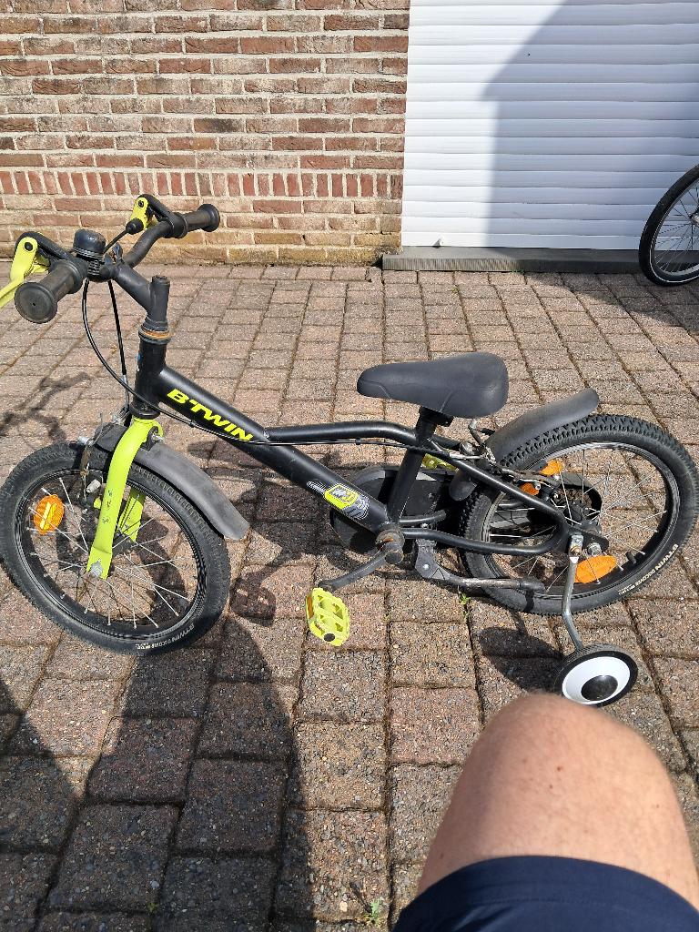 Kinderfiets 16 inch, Fietsen en Brommers, Ophalen, Zijwieltjes, Velgrem, Btwin