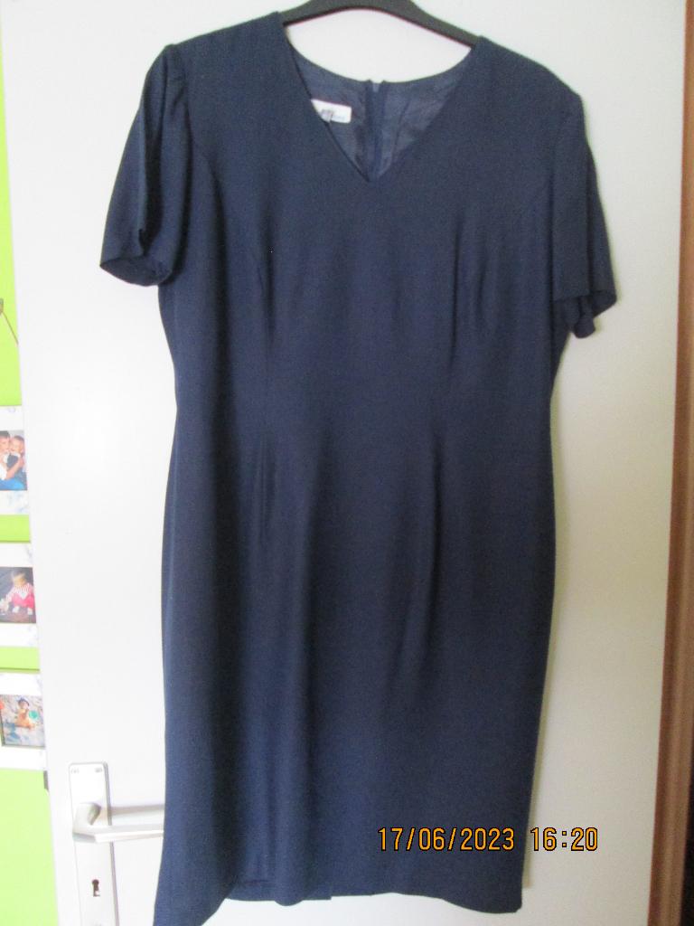 Robe droite bleue marine « Miss Cambridge », taille 40, Kleding | Dames, Blauw, Miss Cambridge, Gedragen, Boven de knie