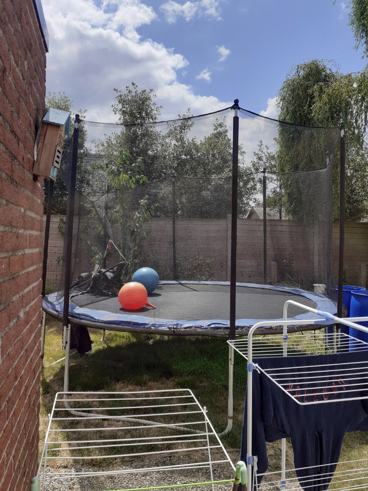 Grote trampoline, Ophalen