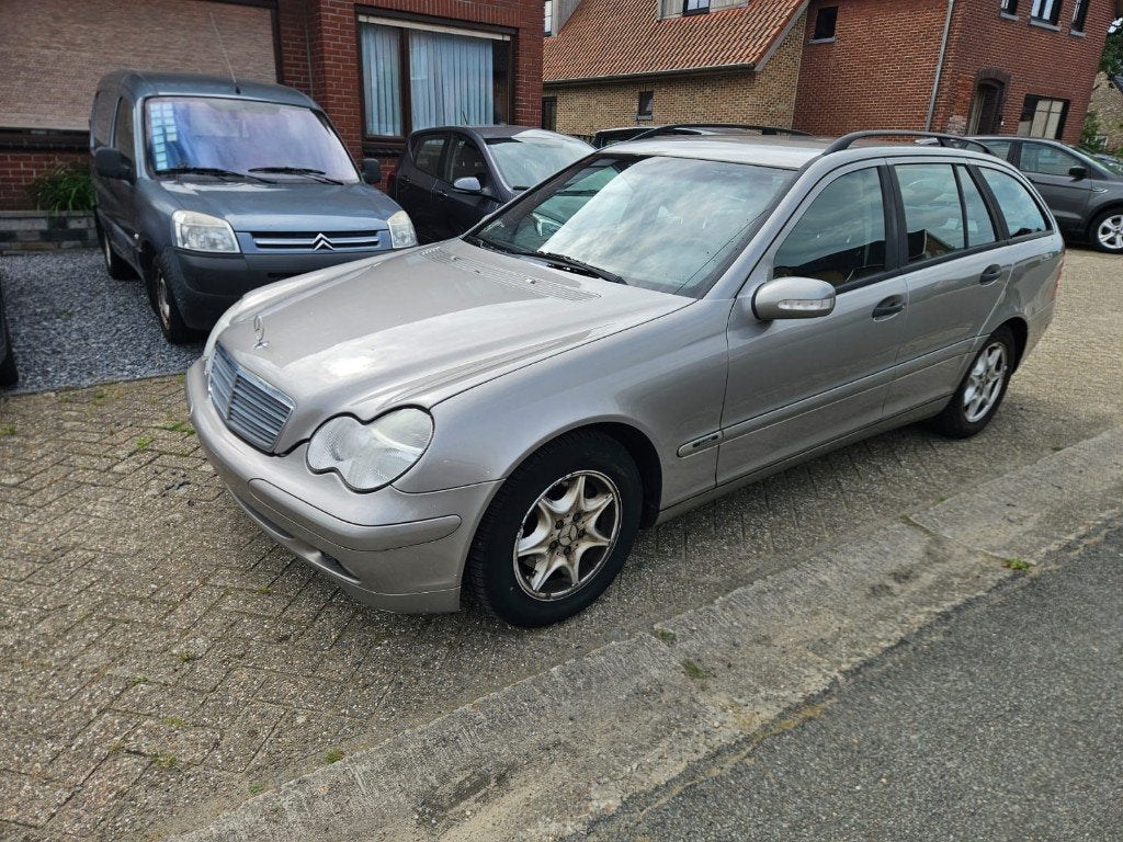 MERCEDES C220/STATION/DIESEL/2003/AUTOMAAT/TREKHAAK, Auto's, Leder en Stof, Bedrijf, Dealer onderhouden, 100 kW