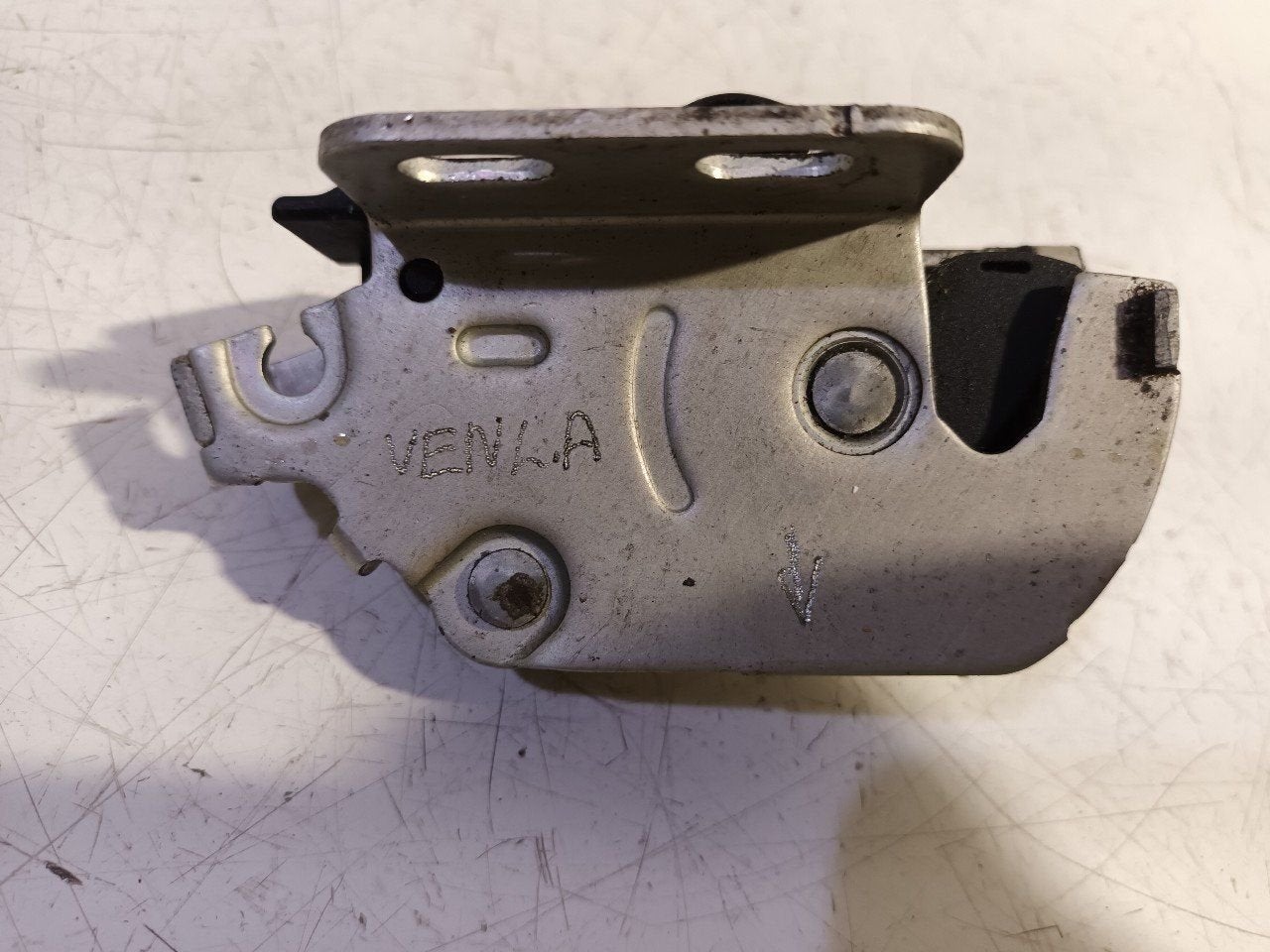 Slot mechaniek portier links achter Mercedes-Benz Sprinter, Onderdelen@venauto.nl, Van der Ven Autorecycling B.V., Ettenseweg 76, 4706 PB Roosendaal, The Netherlands