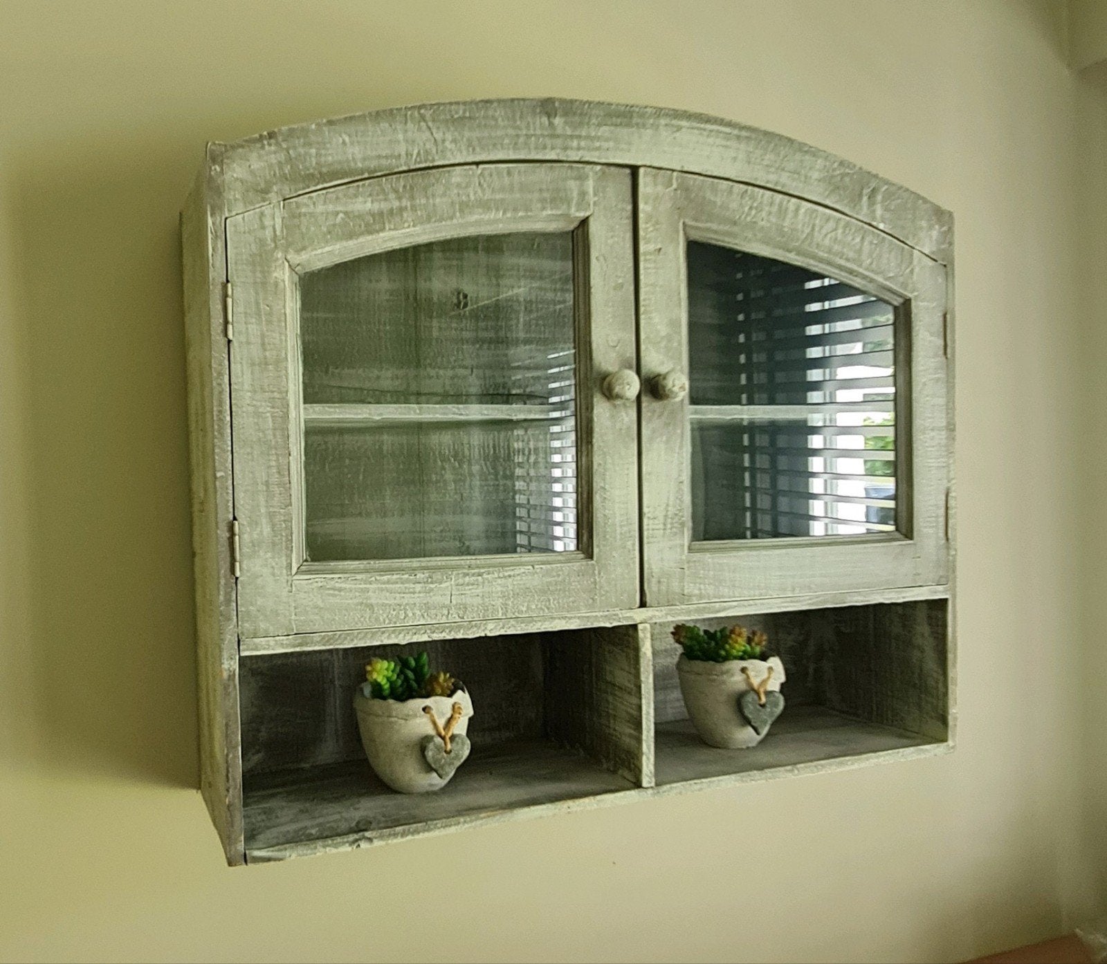 Wandkastje, Huis en Inrichting, Ophalen, 65 cm, Grijs, Hout