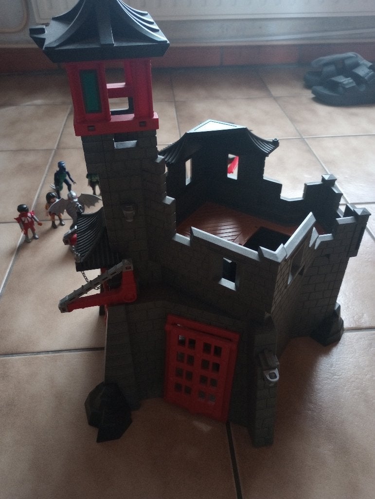 Château Playmobil, Enfants & Bébés, Jouets | Playmobil, Comme neuf, Knights, Enlèvement