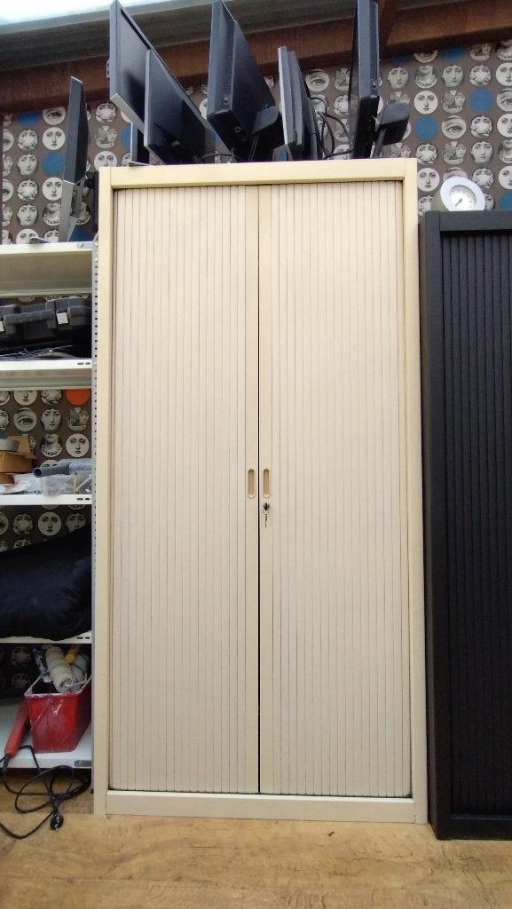 armoire à volets beige de Bruneau, Articles professionnels, Enlèvement