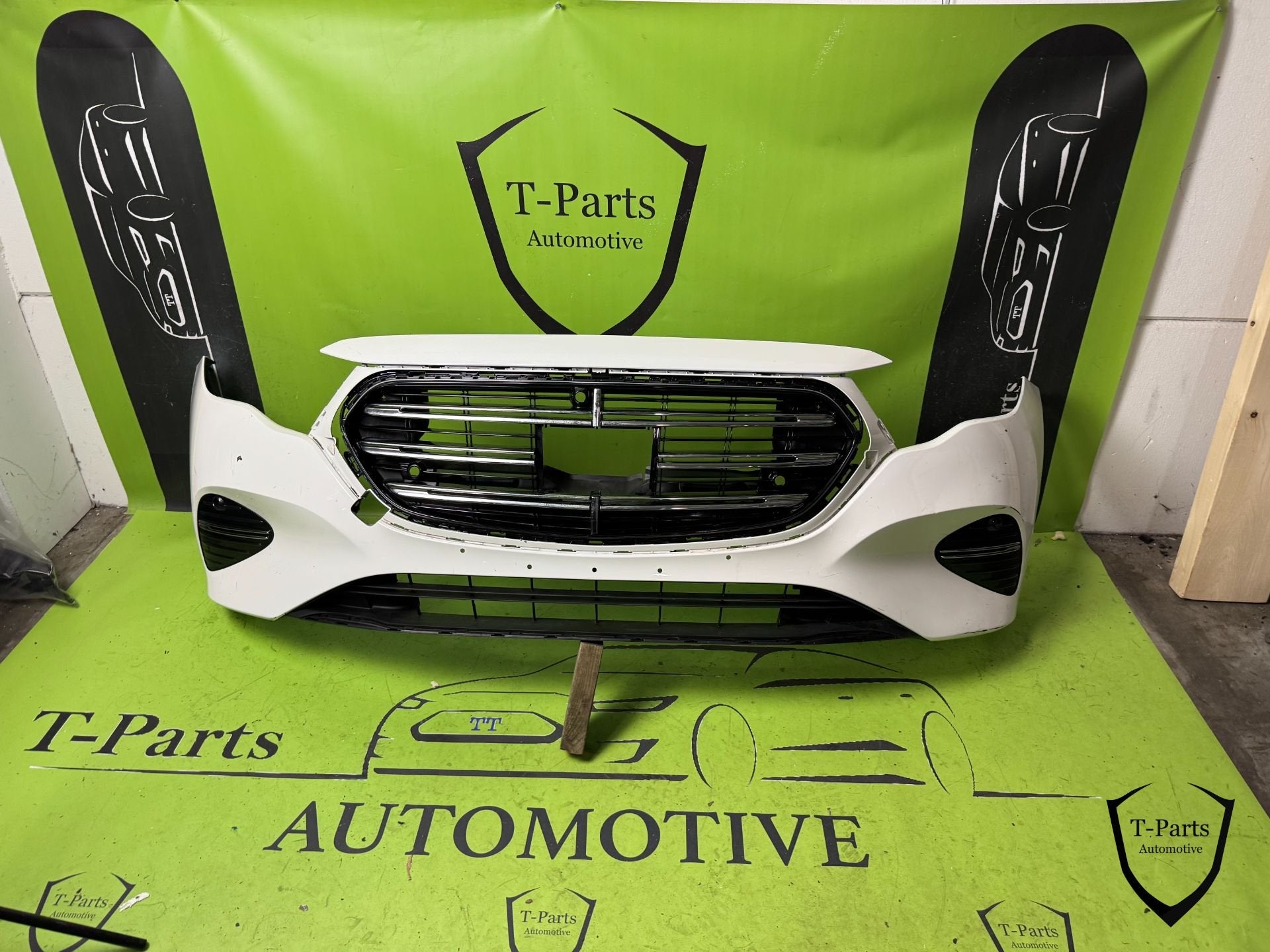 mercedes e klasse voorbumper bumper 2024+, Gebruikt, Mercedes-Benz AG, Mercedes-Benz, Mercedesstrasse 120
70372  Stuttgart, DE
