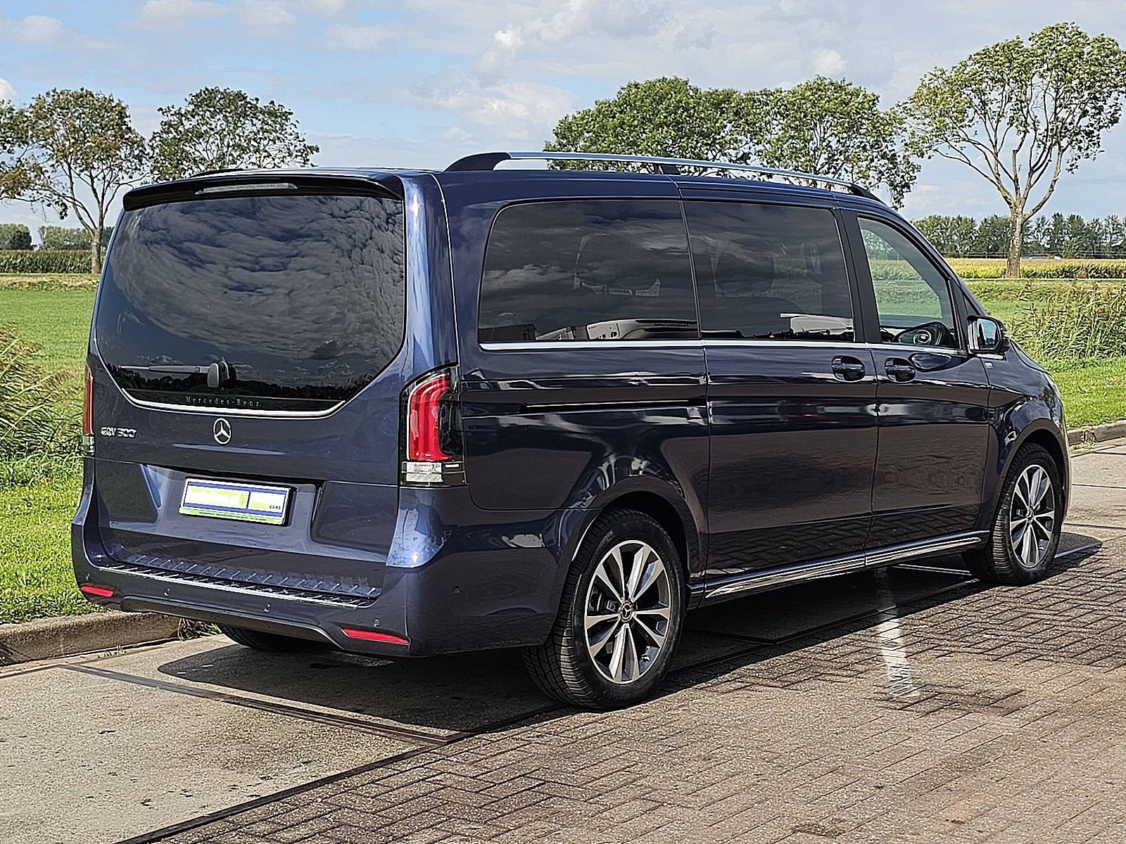 Mercedes-Benz EQV 300 L2 90kWh W1VVVKFZ1S4392774 (bj 2024), Auto's, 4 deurs, Gebruikt, 6 zetels, https://public.car-pass.be/vhr/a445e20f-5e3c-4471-825a-d31d69fc62f9