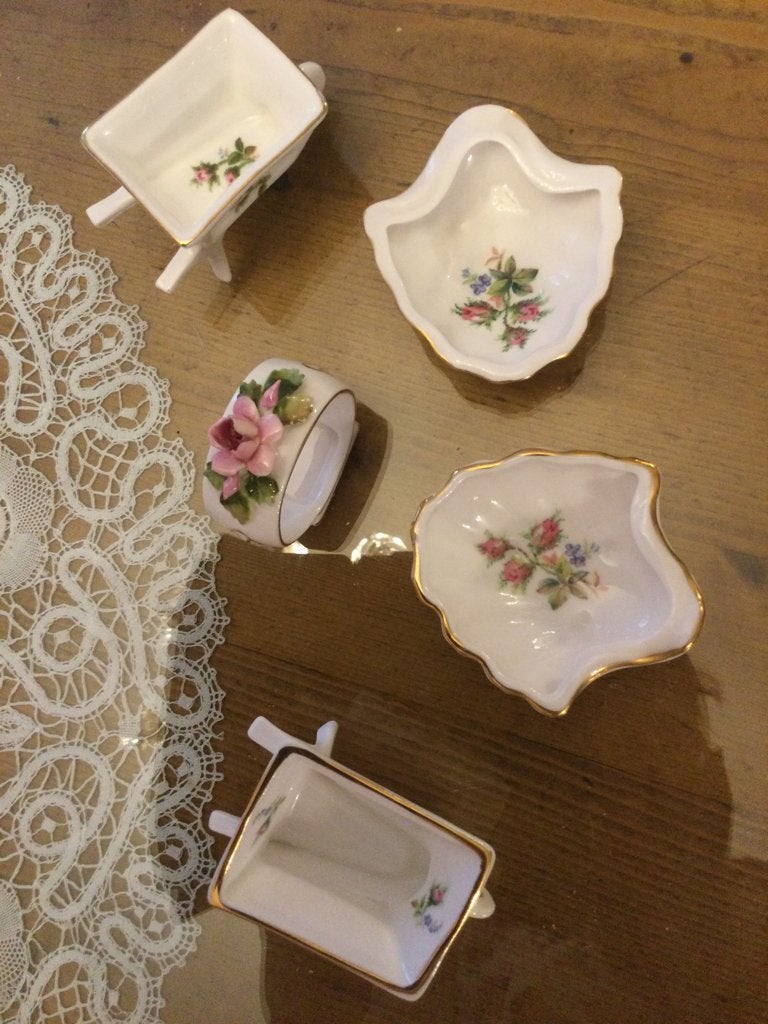 5 decoratie stukjes van Royal Albert Moss Rose, Enlèvement