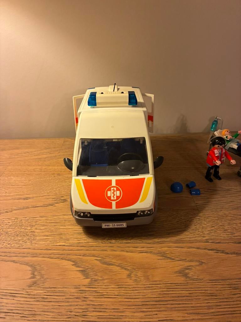 Playmobil City life 6685 ziekenwagen, Enlèvement, Comme neuf