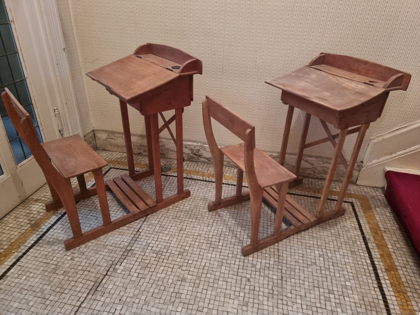 Anciens petits bureaux enfants en bois bon état.

30,00 €/pi, Enfants & Bébés, Enlèvement