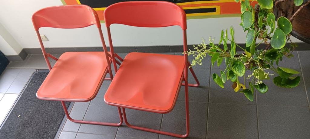 2 ideale rode stoelen, Huis en Inrichting, Stoelen, Ophalen, Gebruikt, Twee, Metaal
