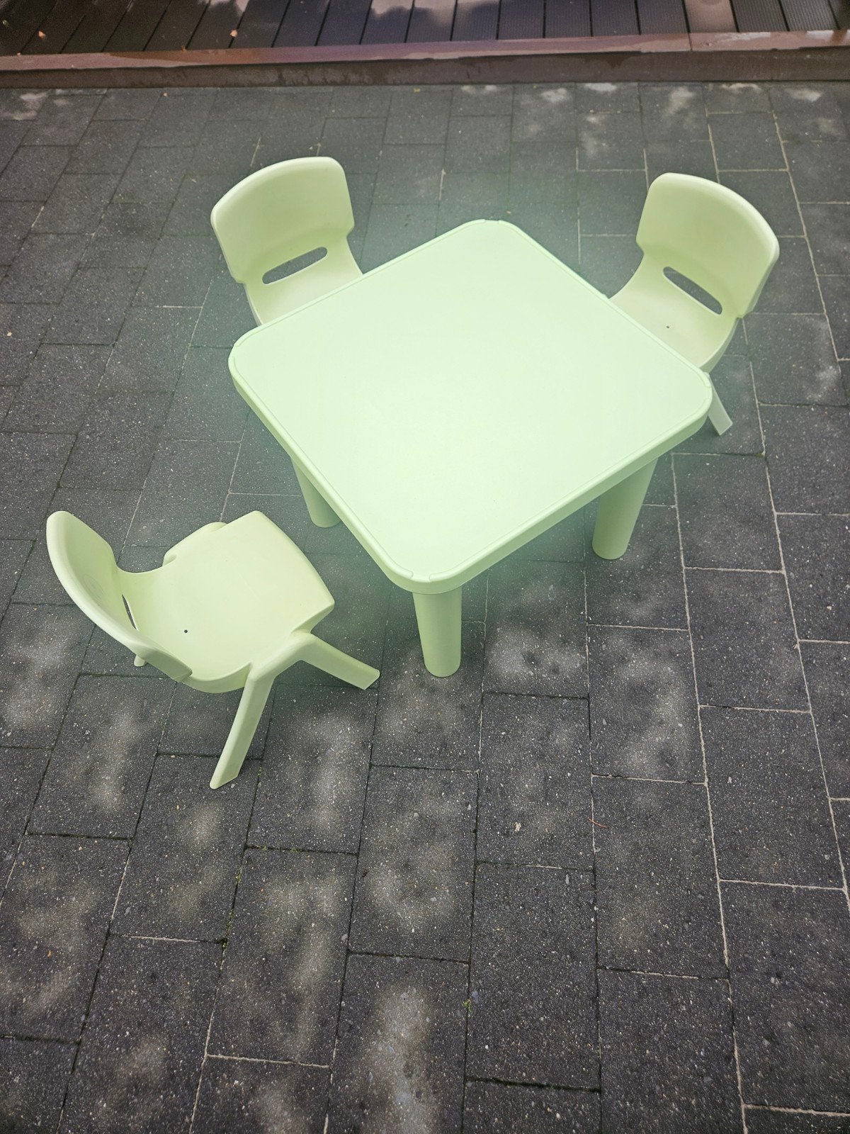 kindertafel + 3 kinderstoelen, Ophalen