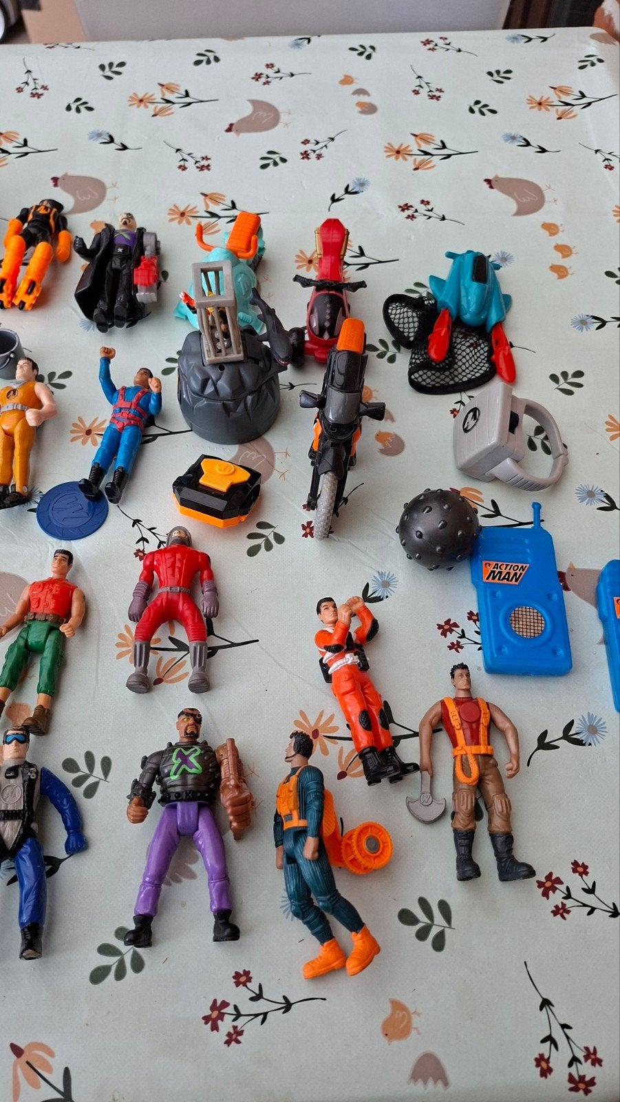 te koop heel lot actiefiguren, Enlèvement ou Envoi, Comme neuf