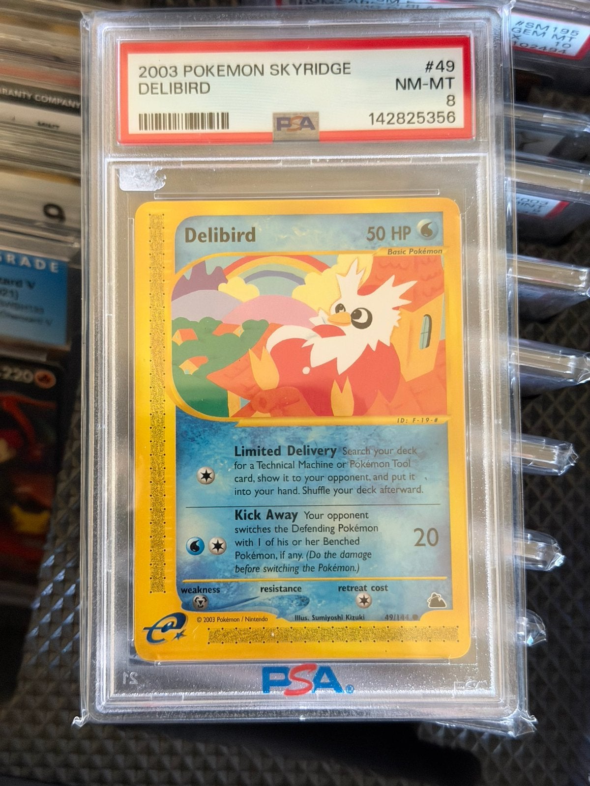 PSA 8 Delibird Skyridge 49/144 2003 Pokémon Graded vintage, Hobby en Vrije tijd, Verzamelkaartspellen | Pokémon, Ophalen of Verzenden