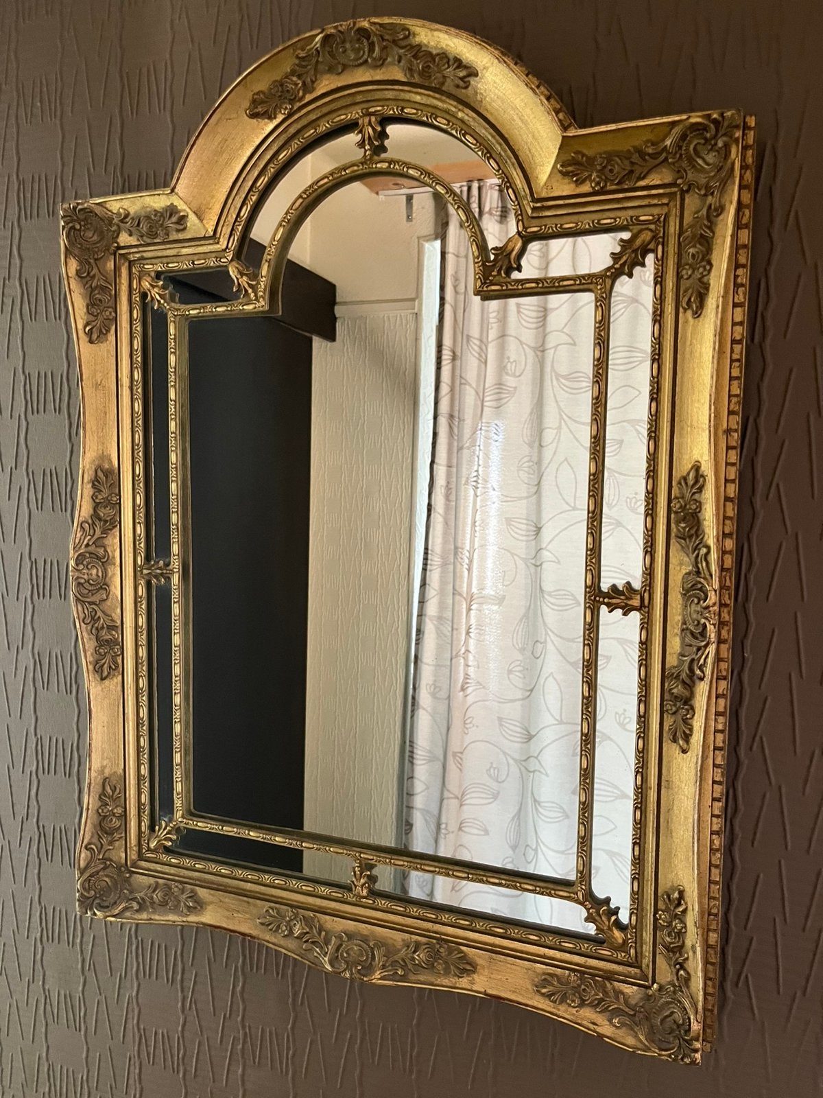 Magnifique miroir d’époque, Enlèvement