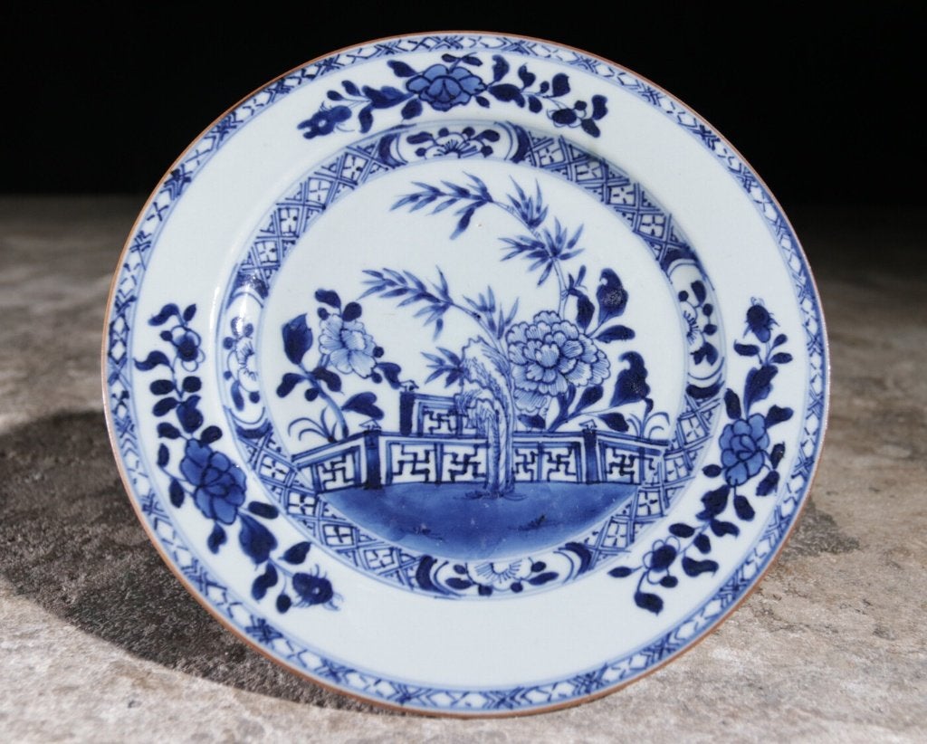 Chinees blauw-wit bord tuinhek pioen bamboe - Qianlong, Enlèvement