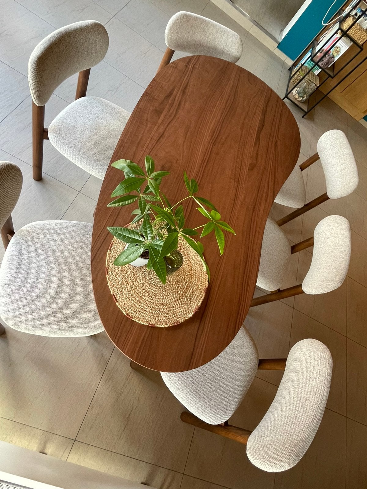 Gloednieuwe eettafel massief walnoot organische vorm, Ophalen, Nieuw