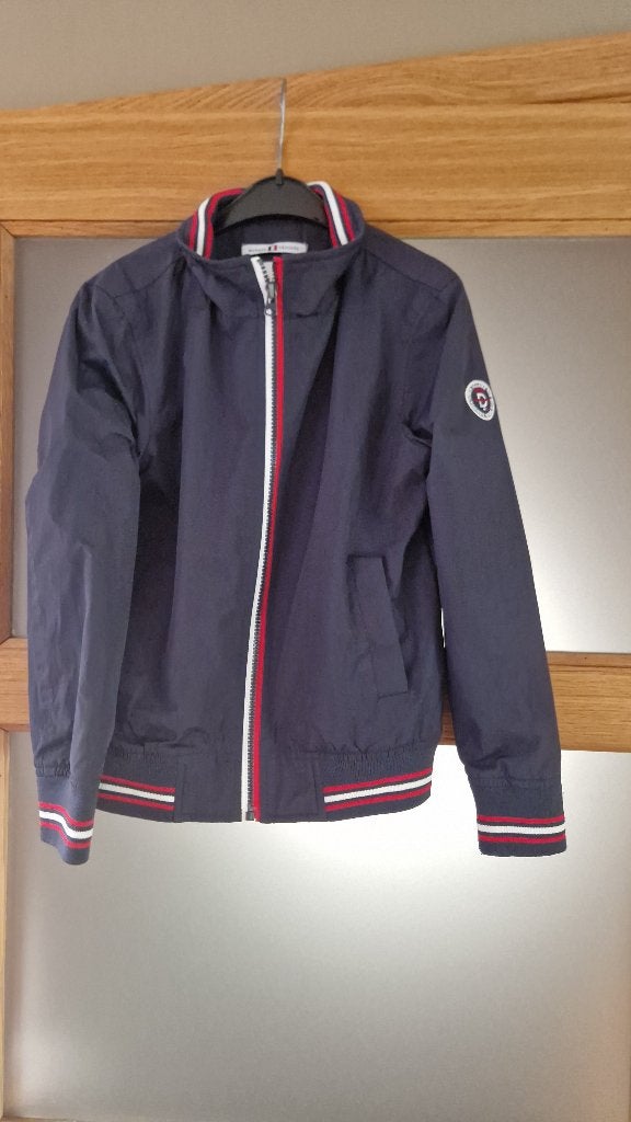 Une veste été pour garçon, Enfants & Bébés, Garçon, Pull ou Veste, DeeLuxe, Comme neuf