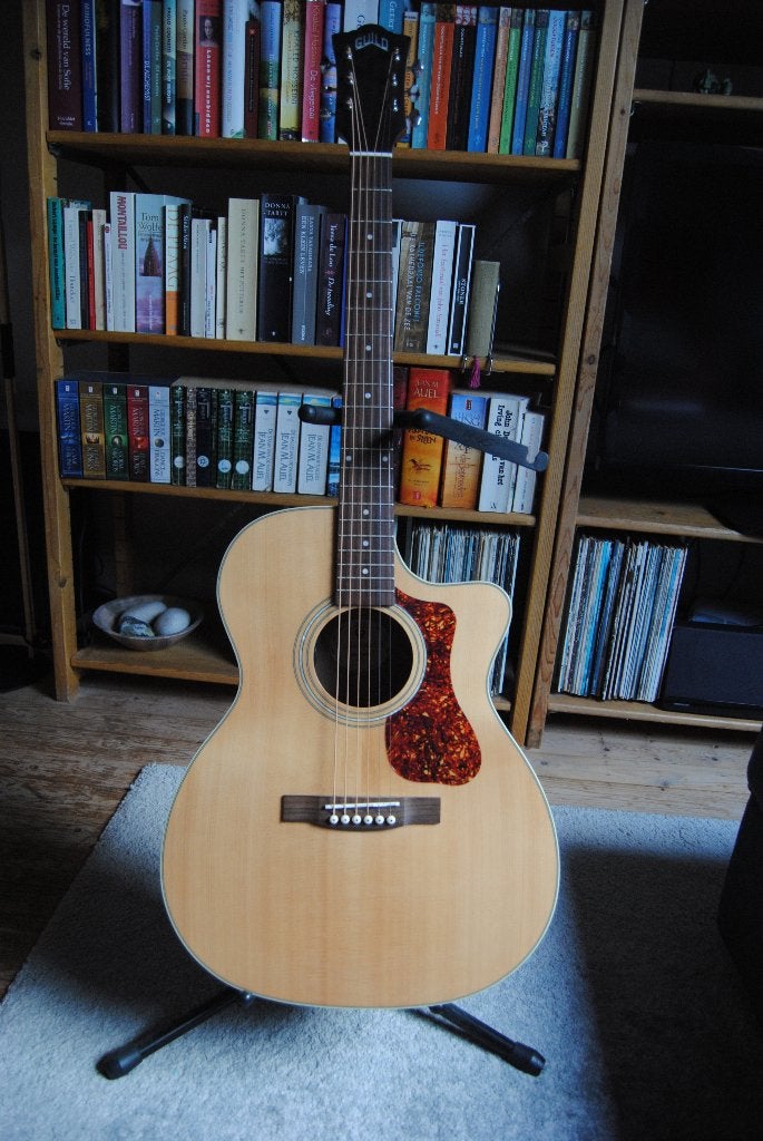 GUILD OM-240 CE ARCHBACK NATURAL, Musique & Instruments, Instruments à corde | Guitares | Acoustiques, Comme neuf, Guitare Western ou Guitare Folk