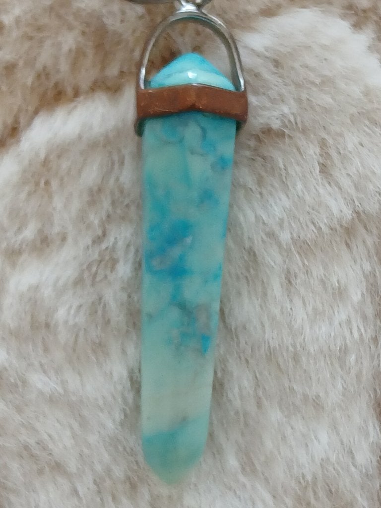 Pendentif en pierre aragonite bleue, Enlèvement ou Envoi, Comme neuf, Gris