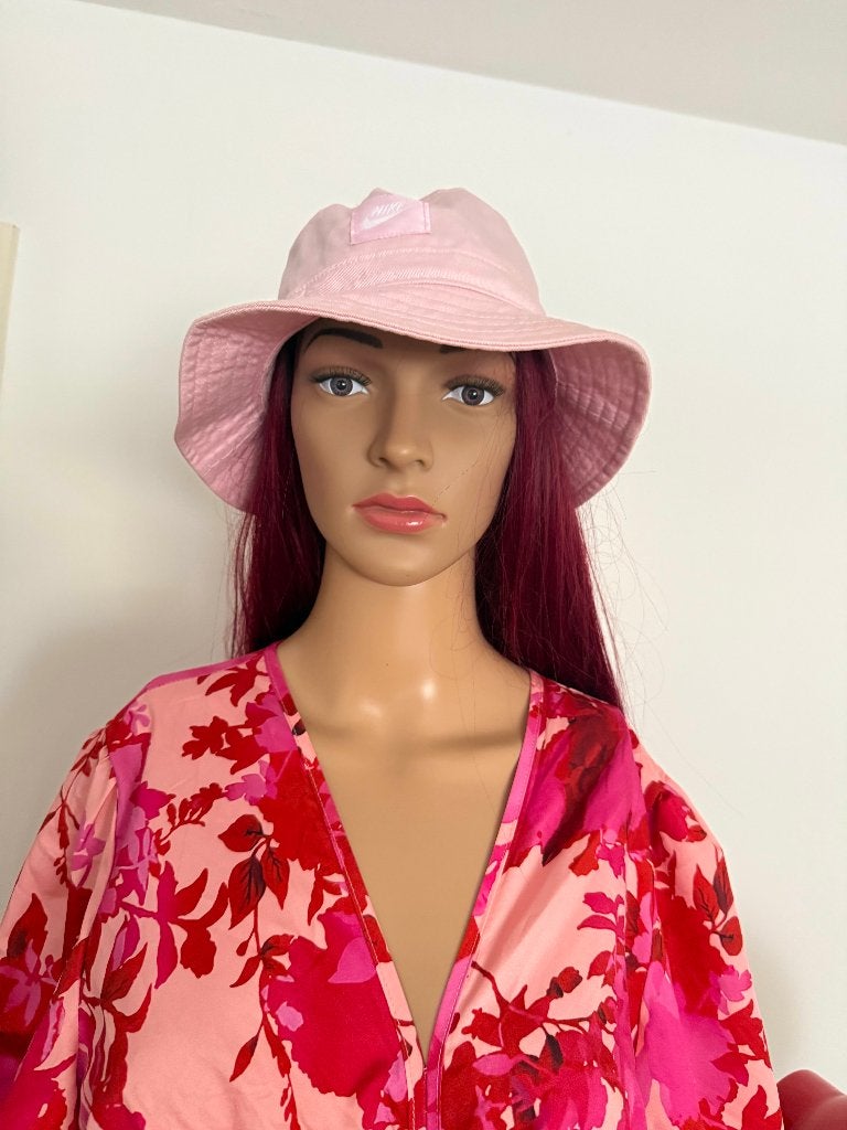 Chapeau/Bob Nike rose clair (taille L/XL), Neuf, Enlèvement ou Envoi, Nike, Chapeau
