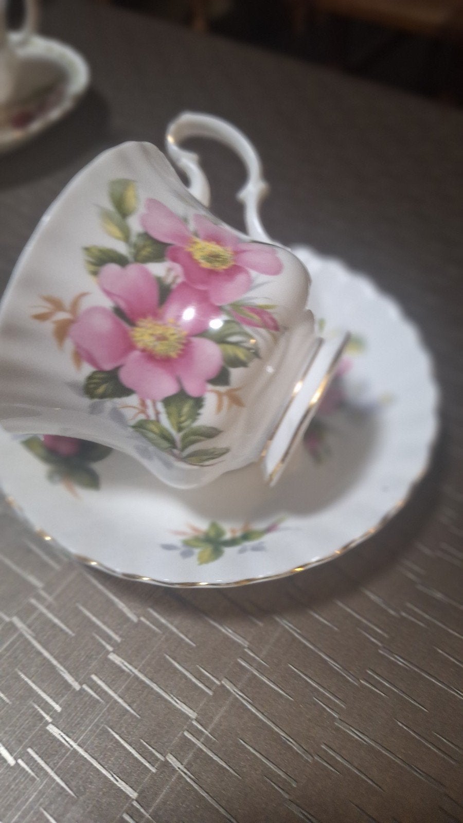 Royal Albert tasjes en ondertasjes, Ophalen