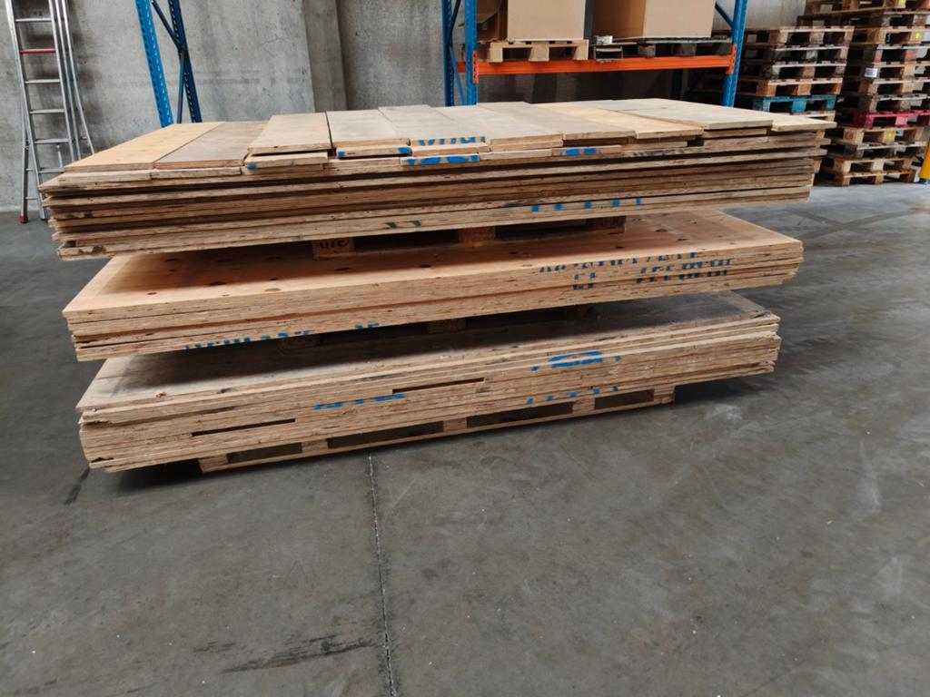 Feuilles multiplex 240cm x 122cm x 2cm, Articles professionnels, Enlèvement