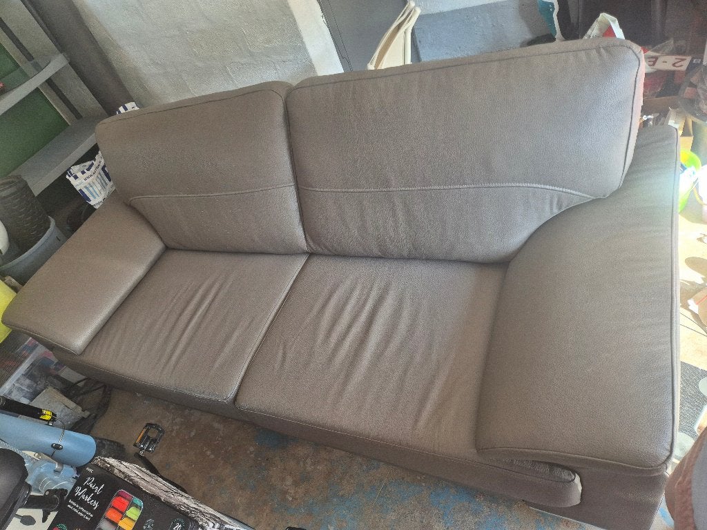 Canapé 2 places et demi en cuir taupe, Banc droit, Enlèvement, Utilisé, Cuir
