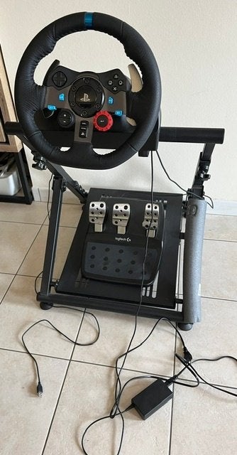 Logitech G29 racestuur + pedalen + metalen wheel stand (PS5), Games en Spelcomputers, Spelcomputers | Sony Consoles | Accessoires