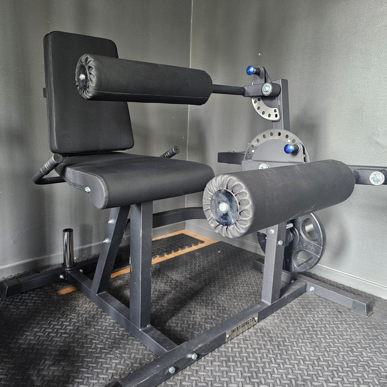 UniStrength Leg Extension / Leg Curl Assis, Sports & Fitness, Enlèvement
