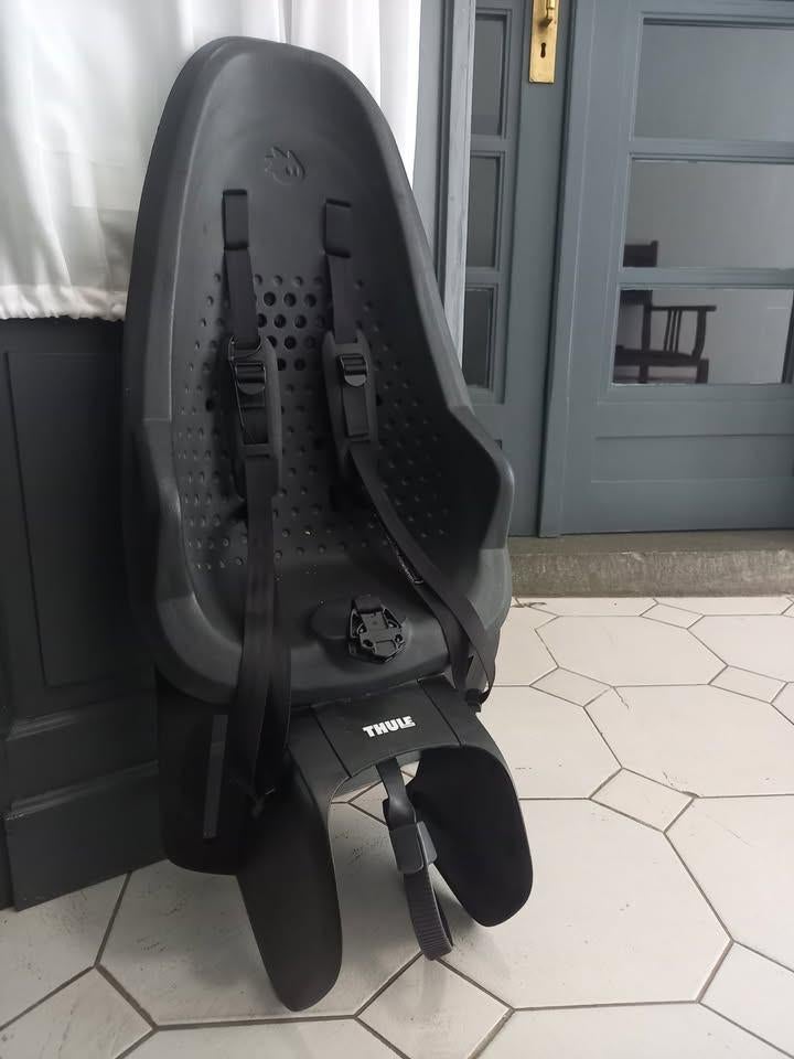 Siège vélo enfant - Thule Yepp Maxi "porte-bagage", THULE, 0 à 18 kg, Repose-pieds, Comme neuf