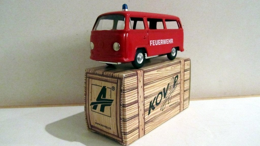 Volkswagen Bus "FEUERWEHR" Kovap 0631 + doos (BRANDWEER), Hobby en Vrije tijd, Overige merken, 1:32 tot 1:50, Overige typen, Nieuw