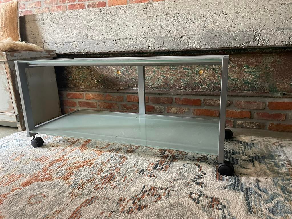 TV-meubel in melkglas en aluminium.  100 x 46 cm., Ophalen, Glas