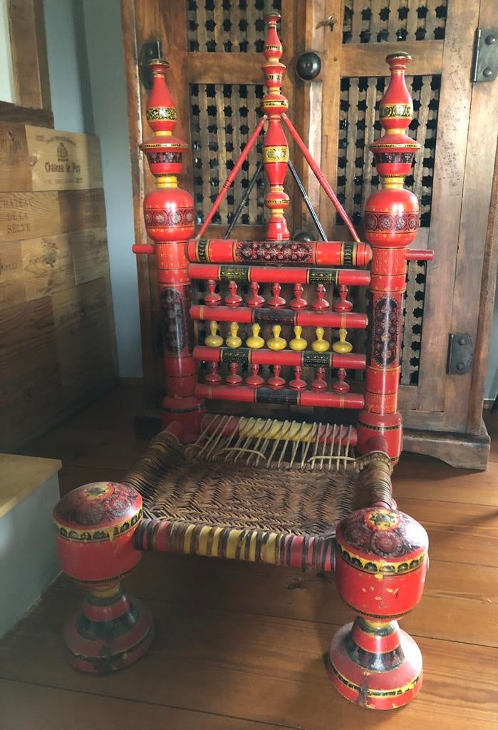 Traditionele tribale stoel Pakistan, Ophalen