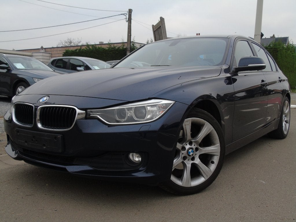 Bmw 318dA *06/2013 **Navi* Keyless Go*Bi-Xenon* AUTOMAAT, Autos, BMW, Cuir, Euro 5, Entreprise, https://public.car-pass.be/vhr/acb13a60-7307-462d-b520-a676c6727605