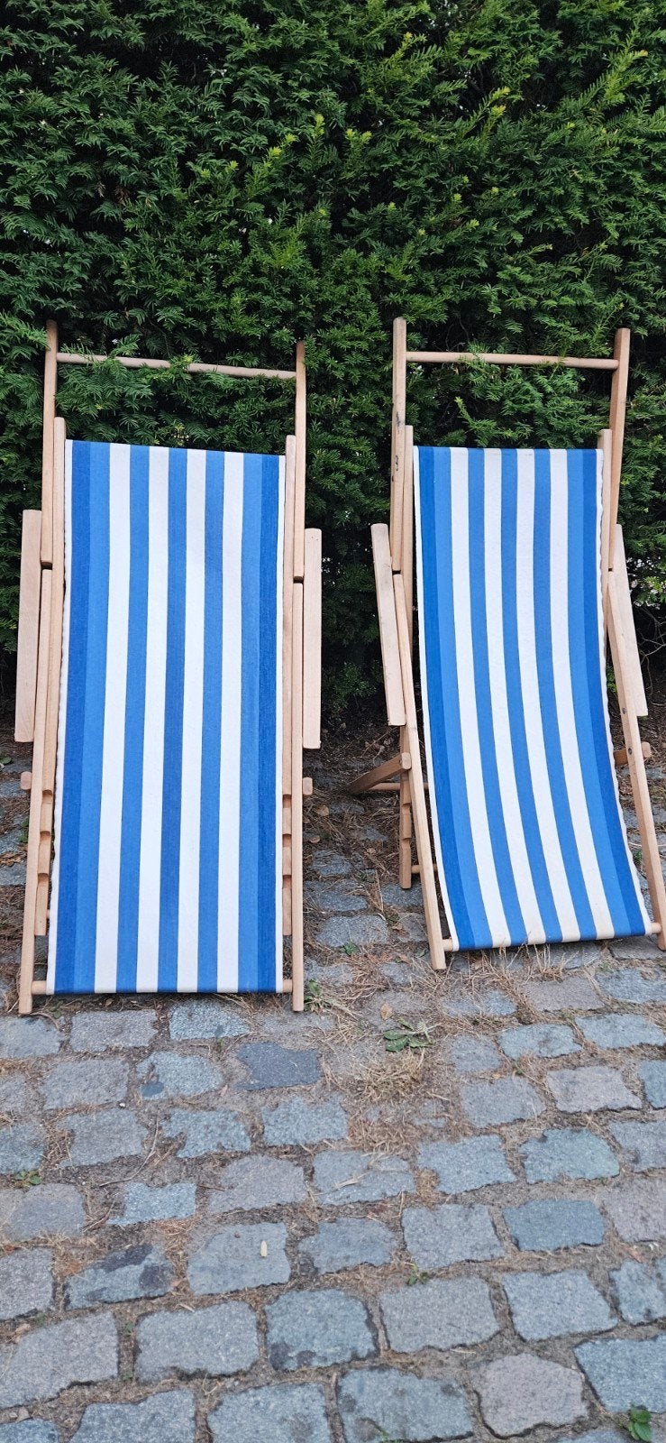 twee strand stoelen