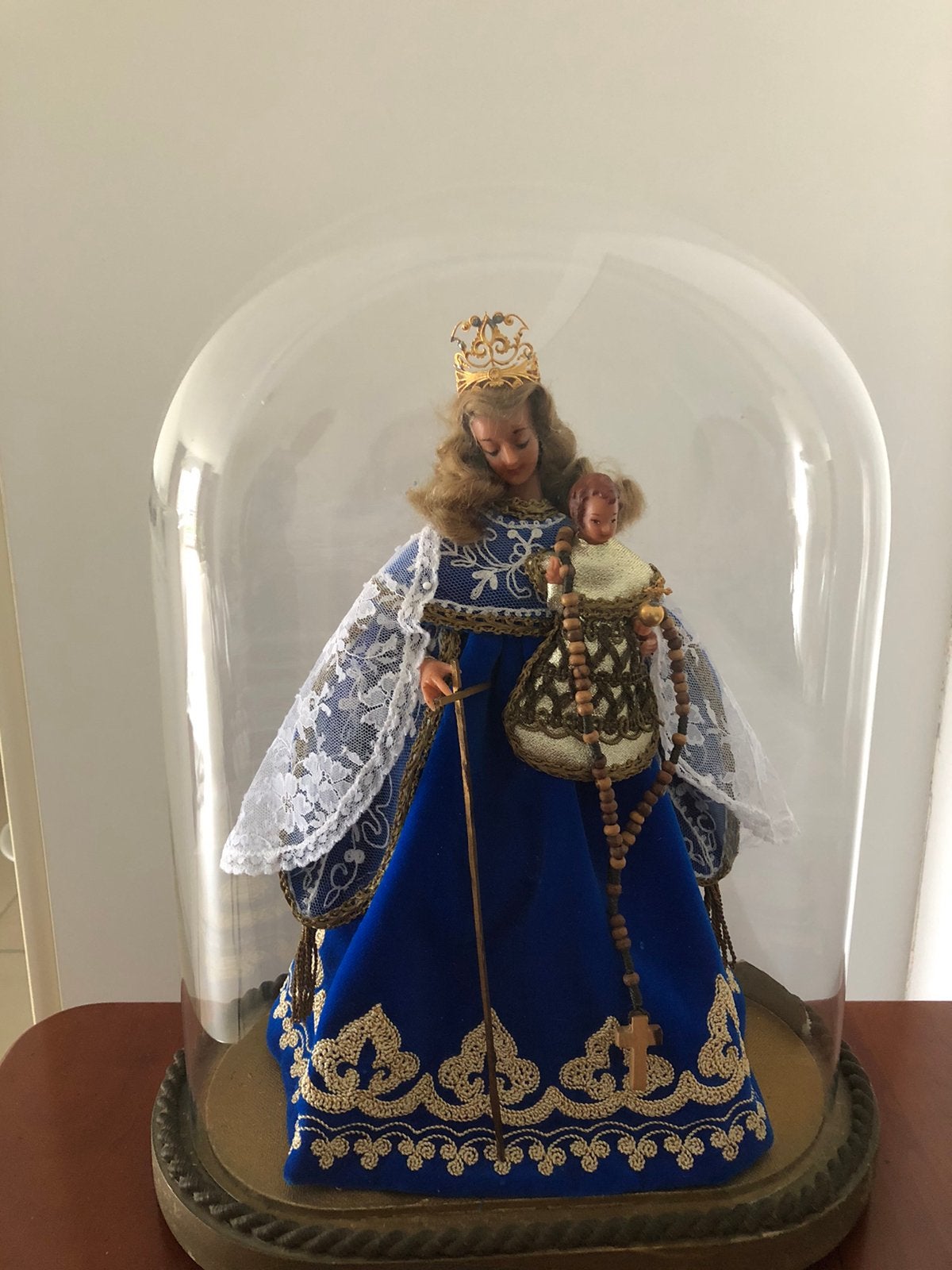 Mariabeeld onder glazen stolp, Ophalen