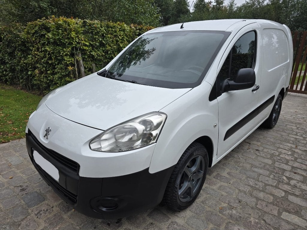 Peugeot Partner 1.6 HDI L2 lichte vracht / 3 ztpl / Euro 5b, Auto's, Voorwielaandrijving, Euro 5, Stof, Zwart