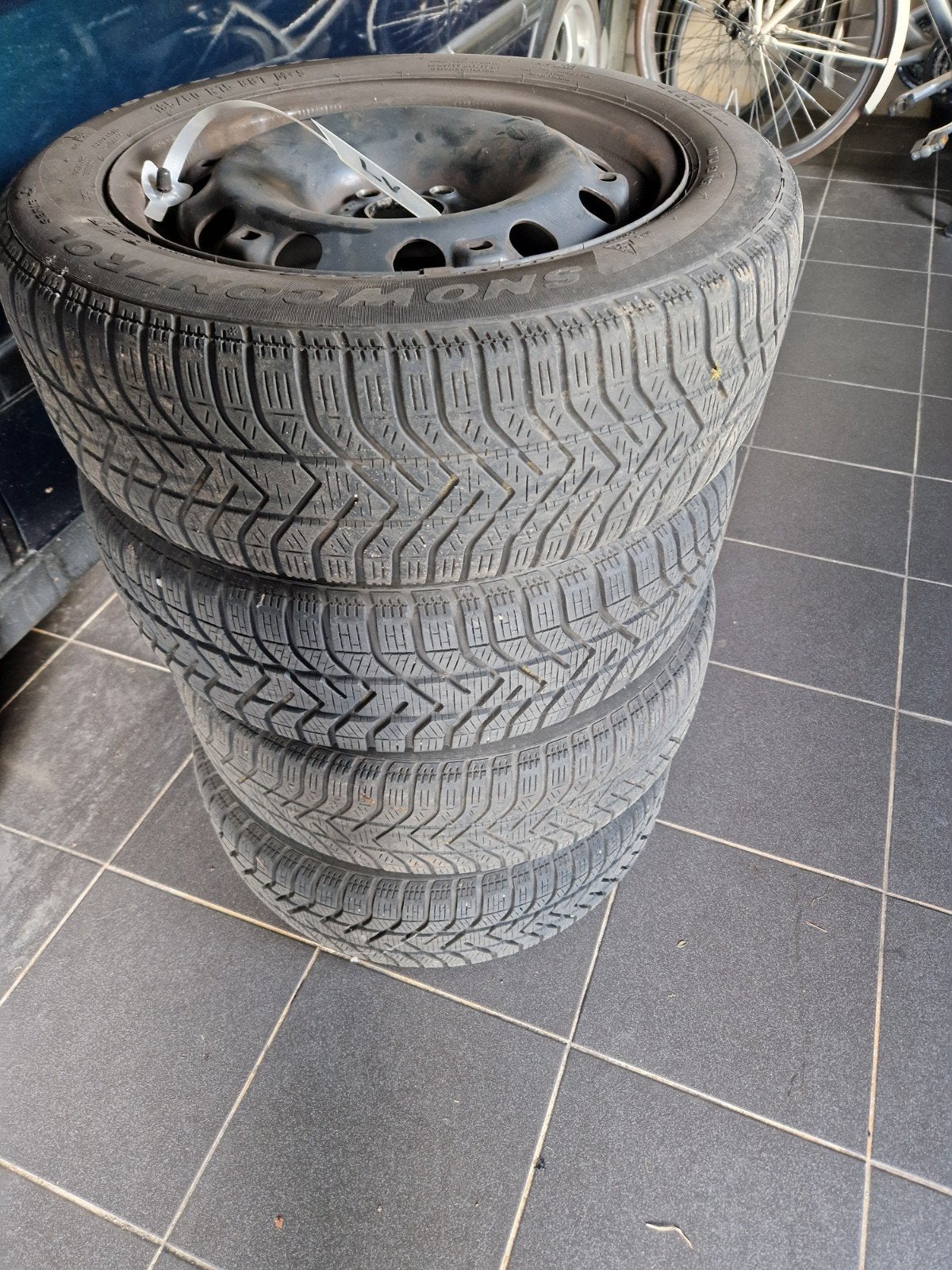 Pirelli Winter Snowcontrol serie3 185/60 R15 wi, Ophalen, Gebruikt