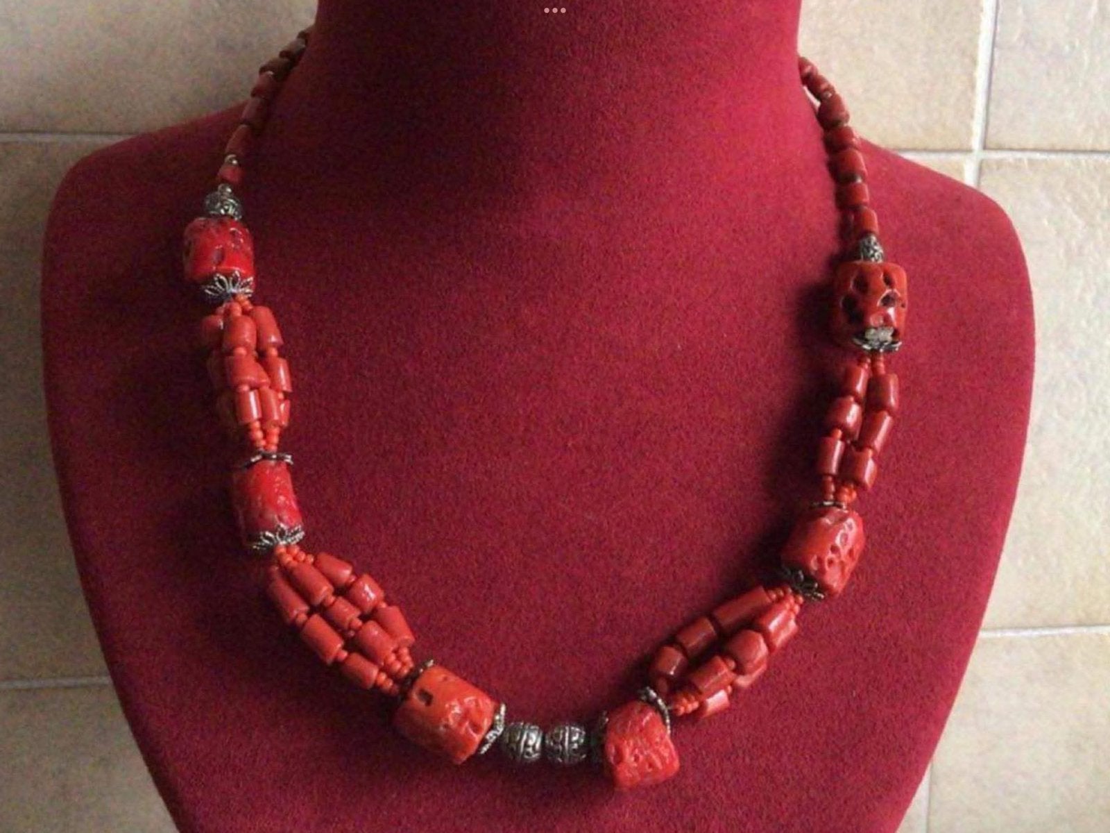 Collier corail plusieurs voir les photos prix MP ou offres, Bijoux, Sacs & Beauté, Enlèvement ou Envoi, Collier