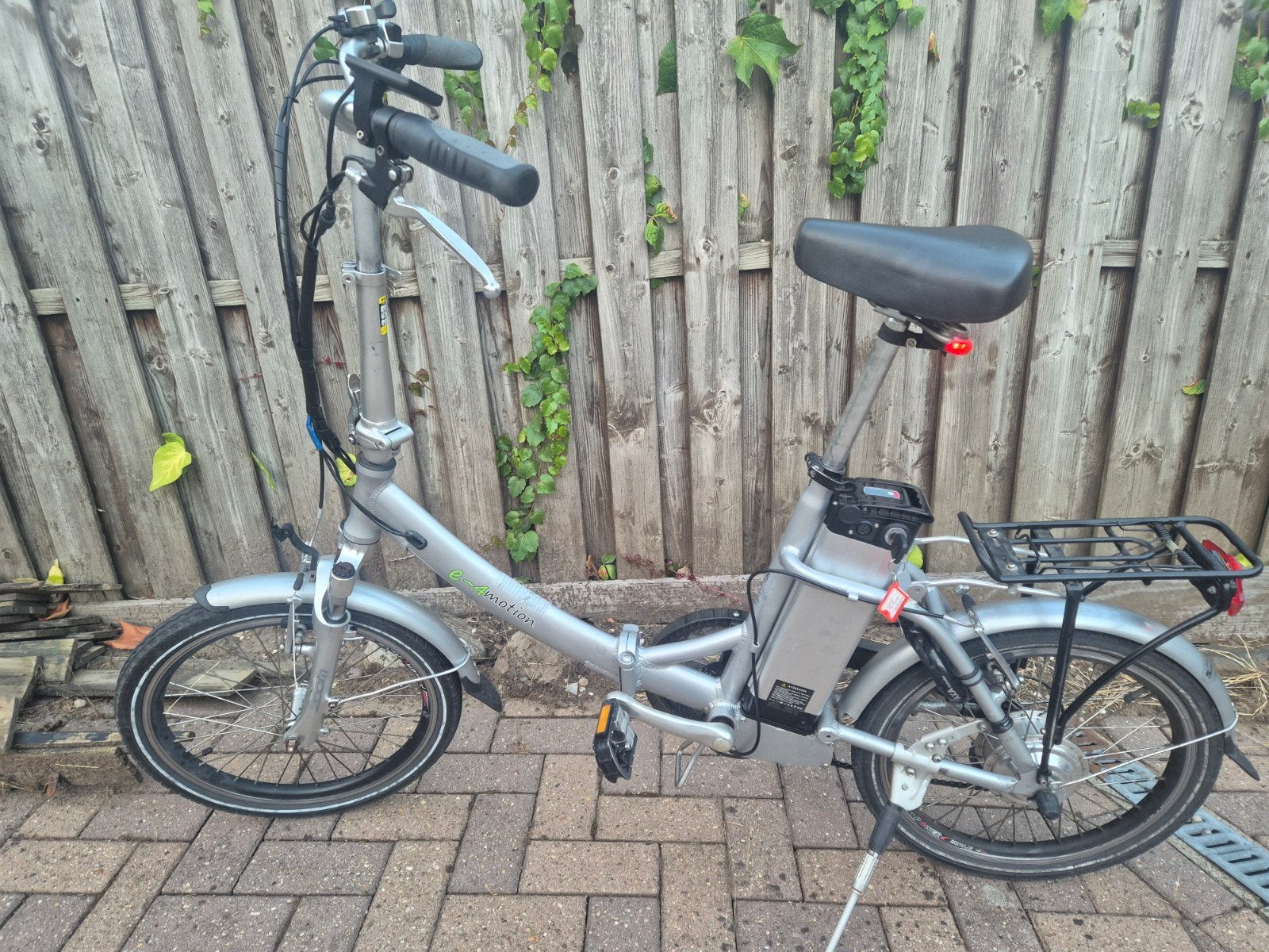 E motion elektrische plooifiets in uitstekende staat, Fietsen en Brommers, Elektrische fietsen, Zo goed als nieuw, 59 cm of meer