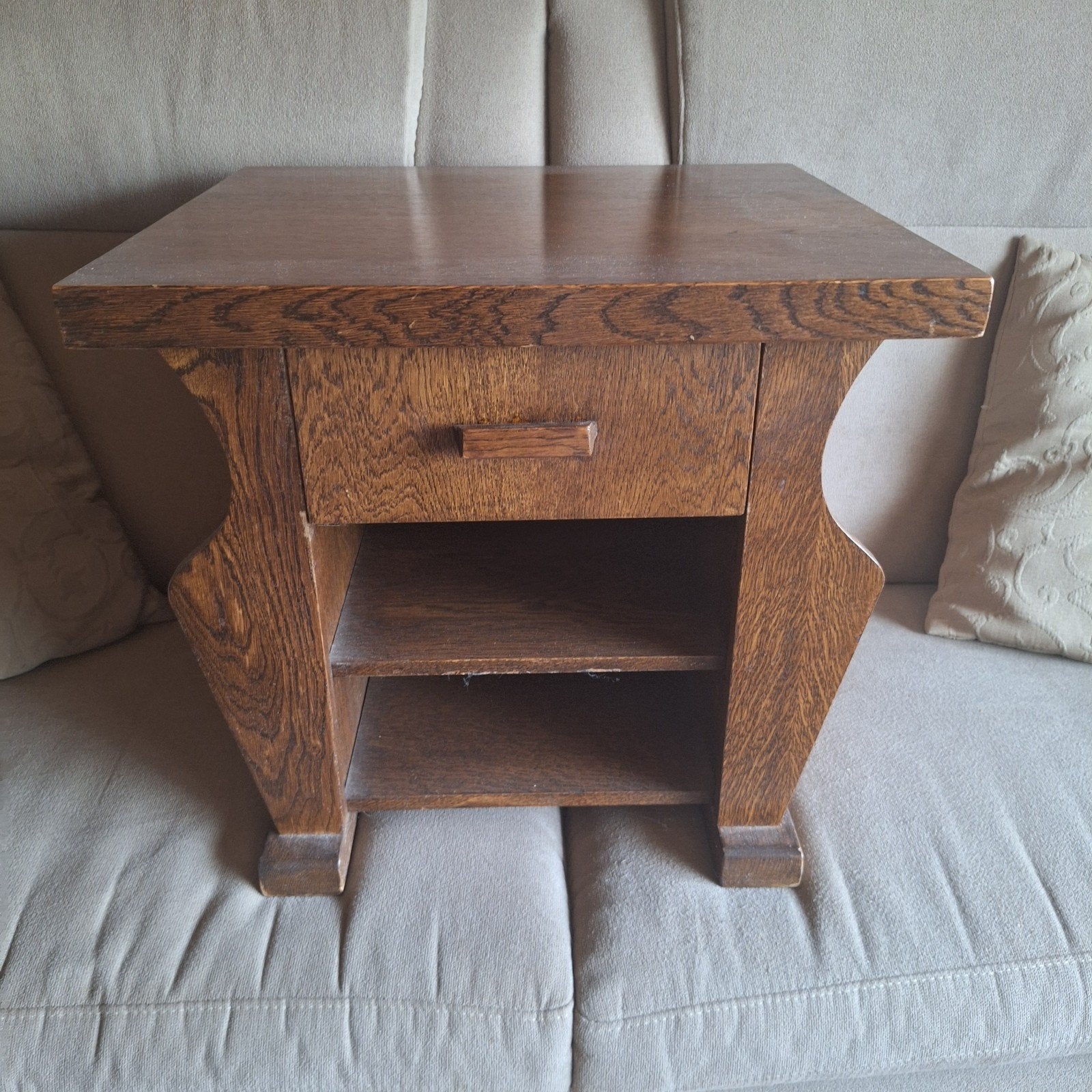 Vol eiken krantenbak. L: 50cm B: 45cm H: 45cm, Corbeille à journaux, Comme neuf, Enlèvement, Plusieurs compartiments